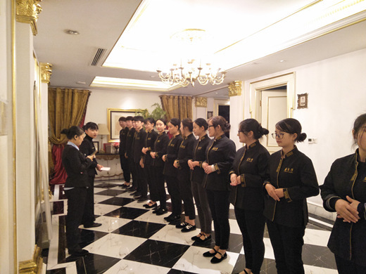 走進(jìn)酒店學(xué)餐飲--16級(jí)酒店管理專(zhuān)業(yè)的綜合實(shí)訓(xùn)課