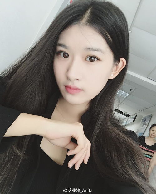 組圖 中戲女生素顏清純大長腿，網友驚呼“撞臉劉亦菲”